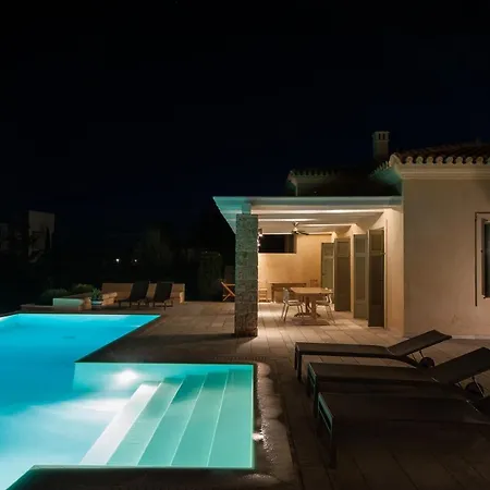 Phaedrus Living: Seaview Luxury Villa Chrysanthemum *